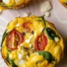 Healthy egg muffin cups recipe with spinach, tomatoes, and bell peppers
